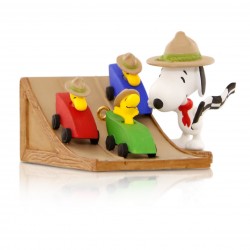 peanuts-the-race-is-on-snoopys-beagle-scouts-pinewood-derby-ornament-root