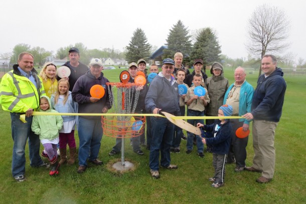 Disc Golf Ribbon Cutting2